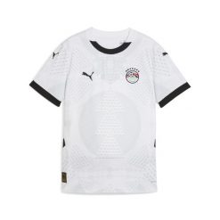 Młodzieżowa koszulka wyjazdowa Egipt 2025 PUMA White Sand Dune Beige. Biała bluzki damskie Puma, m, z aplikacjami, prążkowane, młodzieżowe, bez kołnierzyka, bez ramiączek. Za 329.00 zł.