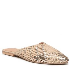 Klapki Lasocki. Brązowe klapki damskie Lasocki, bez wzorów, bez obcasa, bez zapięcia. Za 229.99 zł.