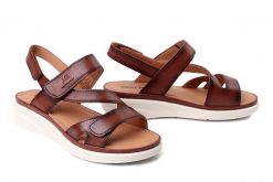 JOSEF SEIBEL 76405 205 370 Sevran 05 cognac, sandały damskie. Brązowe sandały damskie Josef Seibel, bez wzorów, ze skóry, bez obcasa, bez zapięcia. Za 331.42 zł.