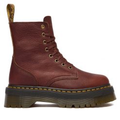 Trzewiki Dr. Martens. Brązowe botki damskie Dr. Martens, bez wzorów, bez obcasa, na płaskiej podeszwie, bez zapięcia. Za 739.99 zł.