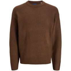 Sweter Jack & Jones Rollie dziany czekoladowy labrador. Brązowe swetry męskie Jack&Jones, bez wzorów, bez kołnierzyka, bez ramiączek. Za 211.46 zł.
