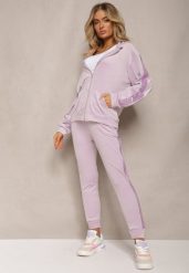 Fioletowy Welurowy Komplet z Cekinami Rozpinana Bluza z Kapturem i Spodnie ze Ściągaczami Natitia. Fioletowe bluzy damskie Renee, s, bez wzorów, z weluru, bez ramiączek, z kapturem. Za 69.99 zł.