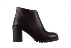 Botki Bayla-196 969601 Siy Soft 196030, Czarny, Skóra naturalna - 40. Czarne botki damskie Bayla, bez wzorów, ze skóry, klasyczne, bez obcasa, bez zapięcia. W wyprzedaży za 149.00 zł.