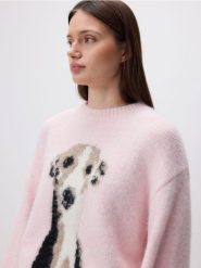 Sweter z żakardowym wzorem - pastelowy róż. Czerwone swetry nierozpinane damskie Reserved, l, bez wzorów, z dzianiny, bez kołnierzyka, bez ramiączek. Za 199.99 zł.