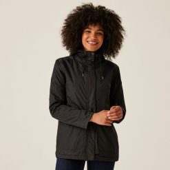 Kurtka turystyczna damska Regatta Broadia parka przeciwdeszczowa. Czerwone parki damskie Regatta, na zimę, bez wzorów, bez kaptura. W wyprzedaży za 299.99 zł.