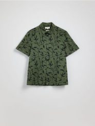 Lniana koszula regular fit - zielony. Zielone koszule męskie Reserved, l, bez wzorów, bez kołnierzyka, bez ramiączek. Za 179.99 zł.