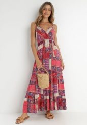 Bordowa Sukienka Hickey. Czerwone sukienki damskie Born2be, l, z aplikacjami, boho, bez kołnierzyka, bez ramiączek, maxi, kopertowe. Za 84.99 zł.
