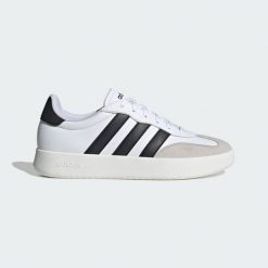 Buty Barreda. Białe buty zimowe męskie Adidas, bez wzorów, ze skóry, bez obcasa, bez zapięcia. Za 279.00 zł.