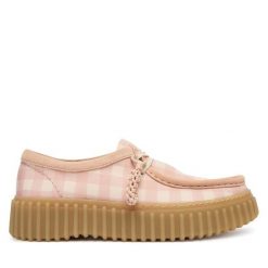 Półbuty Clarks. Czerwone półbuty damskie Clarks, bez wzorów, bez obcasa, na płaskiej podeszwie, bez zapięcia. Za 519.99 zł.