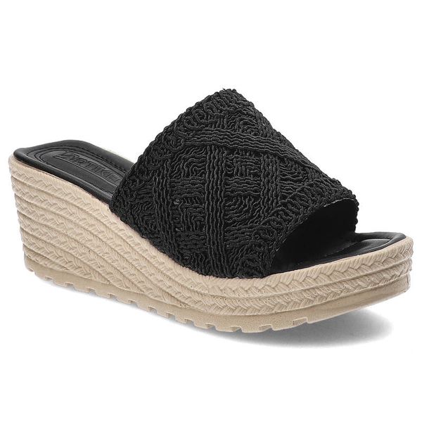 Czarne Klapki Artiker Modne Buty Na Lato. Czarne klapki damskie Artiker, na lato, z aplikacjami, ze splotem, eleganckie, bez obcasa, na koturnie, bez zapięcia. Za 95.00 zł.