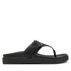 Sandały Calvin Klein. Czarne sandały damskie Calvin Klein, bez wzorów, bez obcasa, na płaskiej podeszwie, bez zapięcia. Za 379.99 zł.