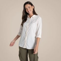 Damska koszula z długim rękawem Craghoppers NosiLife Freeda. Białe koszule damskie Craghoppers, bez wzorów, casualowe, bez kołnierzyka, bez ramiączek. Za 356.60 zł.