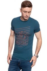 MUSTANG Aaron C Print 1009979 5243. T-shirty męskie Mustang, m, bez wzorów, bez kołnierzyka, bez ramiączek. Za 69.99 zł.