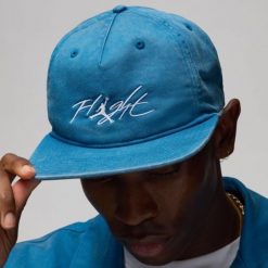 Czapka z daszkiem Air Jordan Flight Pro Unstructured Blue - FV5300-457. Niebieskie czapki damskie Jordan, bez wzorów. Za 98.90 zł.