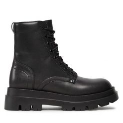 Botki Altercore. Czarne botki damskie Altercore, bez wzorów, bez obcasa, na płaskiej podeszwie, bez zapięcia. Za 489.99 zł.