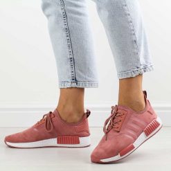 Różowe sportowe buty damskie 8159-20. Czerwone obuwie sportowe damskie Suzana, bez wzorów, z nubiku, bez zapięcia. Za 69.00 zł.