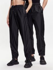 Rains Spodnie materiałowe 18560 Czarny Comfortable Fit. Czarne spodnie materiałowe damskie Rains, bez wzorów, z materiału. Za 259.99 zł.