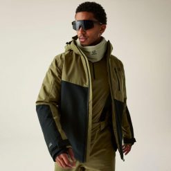 Kurtka narciarska męska Dare 2b DMP611 Halfpipe III Jacket. Brązowe kurtki sportowe męskie Dare 2B, na zimę, m, bez wzorów, z materiału, z kapturem, narciarskie. Za 469.99 zł.