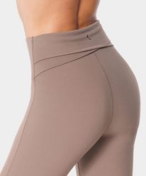 Legginsy sportowe dla kobiet z kopertowym tyłem Carpatree Balletcore. Szare legginsy damskie Carpatree, bez wzorów, z materiału. Za 175.99 zł.