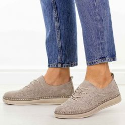 Beżowe skórzane półbuty damskie Filippo Dp7674/26. Brązowe półbuty damskie Filippo, na lato, bez wzorów, z jeansu, casualowe, z okrągłym noskiem, bez obcasa, na płaskiej podeszwie, bez zapięcia. Za 219.00 zł.