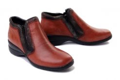 RIEKER L4382-38 red, botki damskie. Brązowe botki damskie Rieker, na zimę, bez wzorów, z polaru, bez obcasa, na koturnie, bez zapięcia. Za 359.90 zł.