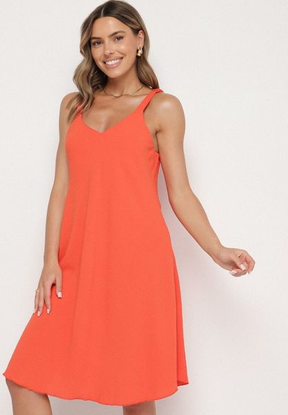 Czerwona Sukienka z Wiskozy o Trapezowym Kroju na Ramiączkach Folindea. Czerwone sukienki damskie Born2be, na co dzień, m, bez wzorów, z wiskozy, klasyczne, bez kołnierzyka, bez ramiączek, midi, trapezowe. Za 74.99 zł.