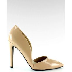 Lakierowane czółenka z wcięciami EE05 Beige. Brązowe czółenka damskie ButyModne, bez wzorów, z lakierowanej skóry, eleganckie, bez obcasa, na szpilce, bez zapięcia. W wyprzedaży za 64.29 zł.