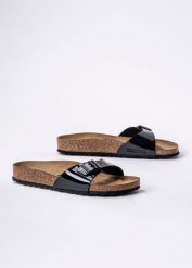 Birkenstock Madrid BF Klapki damskie. Czarne klapki damskie Birkenstock, bez wzorów, młodzieżowe, bez obcasa, bez zapięcia. Za 319.99 zł.