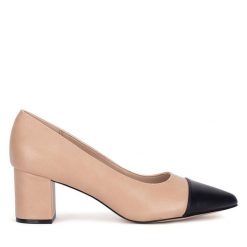 Czółenka Clara Barson. Brązowe czółenka damskie Clara Barson, bez wzorów, bez obcasa, bez zapięcia. Za 119.99 zł.