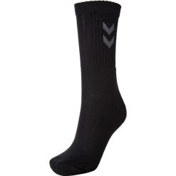 Zestaw skarpet sportowych dla dorosłych Hummel 3-Pack Basic Sock. Czarne skarpety męskie Hummel, bez wzorów. Za 24.90 zł.