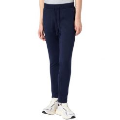 Spodnie damskie Champion Slim Pants. Niebieskie spodnie dresowe damskie Champion, bez wzorów, z bawełny, casualowe. Za 154.99 zł.