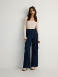 Jeansy wide leg - granatowy. Niebieskie jeansy damskie Reserved, bez wzorów, z denimu. W wyprzedaży za 69.99 zł.