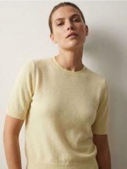 Sweter z krótkim rękawem - żółty. Żółte swetry nierozpinane damskie Sinsay, l, bez wzorów, bez kołnierzyka, bez ramiączek. Za 29.99 zł.