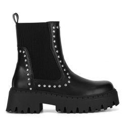 Botki DeeZee. Czarne botki damskie DeeZee, bez wzorów, bez obcasa, na płaskiej podeszwie, bez zapięcia. Za 199.99 zł.