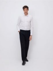 Elegancka koszula super slim - biały. Białe koszule męskie Reserved, l, bez wzorów, z bawełny, eleganckie, bez kołnierzyka, bez ramiączek. Za 129.99 zł.