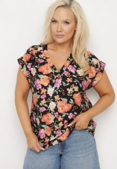 Czarna Bluzka w Kwiaty z Dekoltem V z Wiskozą Odalisa. Czarne bluzki damskie Born2be, l, bez wzorów, z jeansu, eleganckie, bez kołnierzyka, plus size, bez ramiączek. Za 69.99 zł.
