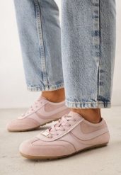 Różowe Sneakersy Klasyczne Tenisówki z Zamszu Naturalnego Talanashta. Czerwone trampki i tenisówki damskie Renee, bez wzorów, z jeansu, bez zapięcia. Za 199.99 zł.