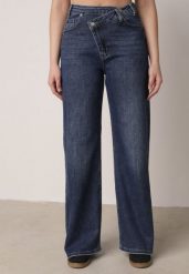 Niebieskie Bawełniane Jeansy o Szerokim Kroju z Asymetrycznym Zapięciem Fezitera. Niebieskie jeansy damskie Born2be, bez wzorów, z bawełny, biznesowe, z podwyższonym stanem. Za 129.99 zł.