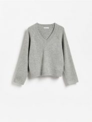 Sweter z raglanowym rękawem - szary. Szare swetry nierozpinane damskie Reserved, l, bez wzorów, z dzianiny, bez kołnierzyka, bez ramiączek. Za 119.99 zł.
