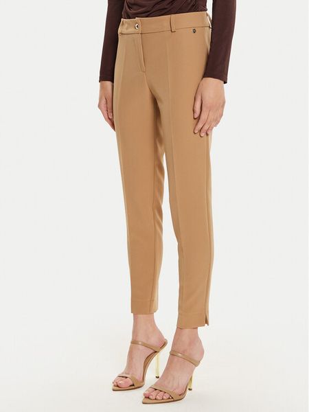 Maryley Spodnie materiałowe 24IB52Z/M19/43ER Brązowy Regular Fit. Brązowe spodnie materiałowe damskie Maryley, bez wzorów, z materiału. Za 119.99 zł.