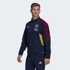 Kurtka do piłki nożnej męska Adidas Arsenal Presentation Condivo 2022/23. Niebieskie kurtki męskie Adidas, l, bez wzorów, z dresówki, bez kaptura. Za 319.60 zł.