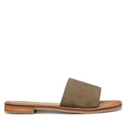 Klapki Geox. Brązowe klapki damskie Geox, bez wzorów, bez obcasa, bez zapięcia. Za 209.99 zł.