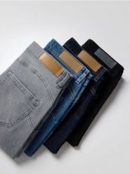 Jeansy slim push up - czarny. Czarne jeansy damskie Reserved, bez wzorów, z denimu. W wyprzedaży za 59.99 zł.
