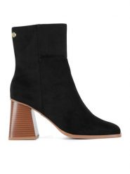 Nine West Botki WFA3361-1 Czarny. Czarne botki damskie Nine West, bez wzorów, z materiału, bez obcasa, na słupku, bez zapięcia. Za 279.99 zł.