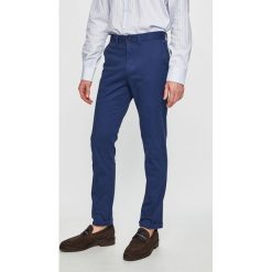 Tommy Hilfiger - Spodnie Denton. Niebieskie eleganckie spodnie męskie Tommy Hilfiger, bez wzorów, z bawełny, casualowe. W wyprzedaży za 319.90 zł.