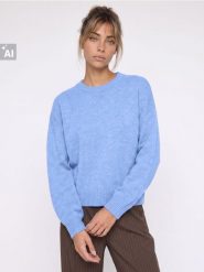 Sweter chunky z obniżoną linią ramion - niebieski. Niebieskie swetry nierozpinane damskie Sinsay, l, bez wzorów, bez kołnierzyka, bez ramiączek. Za 59.99 zł.
