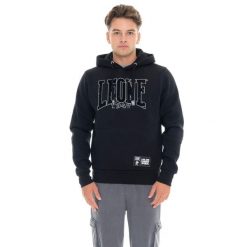 Herren-Winter-Kapuzenpullover zum Überziehen mit New Era 1947 Leone Flockdruck. Czarne bluzy męskie LEONE 1947 APPAREL, bez wzorów, z bawełny, sportowe, bez ramiączek, bez kaptura. Za 162.09 zł.
