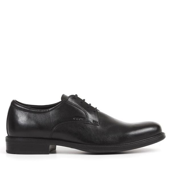 Półbuty Geox. Czarne buty wizytowe męskie Geox, bez wzorów, bez obcasa, bez zapięcia. Za 299.99 zł.