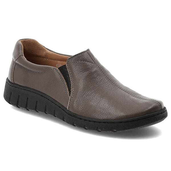 Brązowe Półbuty Wasak Wsuwane Skórzane Obuwie Damskie. Brązowe półbuty damskie Wasak, bez wzorów, z jeansu, eleganckie, bez obcasa, na płaskiej podeszwie, bez zapięcia. Za 247.99 zł.