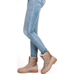 SHELOVET Stylowe Traperki Z Kożuszkiem szare. Szare botki damskie SHELOVET, bez wzorów, z tworzywa sztucznego, eleganckie, bez obcasa, bez zapięcia. Za 89.00 zł.